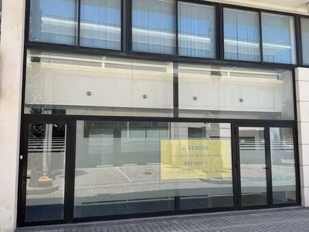 a saisir local + bureaux puget sur argens