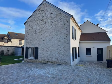 à courdimanche, maison avec terrasse à louer 1767 eur par mois