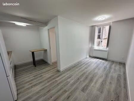 f2 de 34m² secteur cathédrale, proche fac et école de design