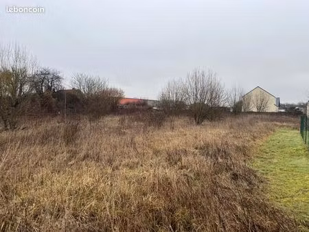 terrain 698 m² romilly sur seine