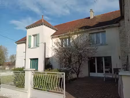 maison 9 pièces 352 m²
