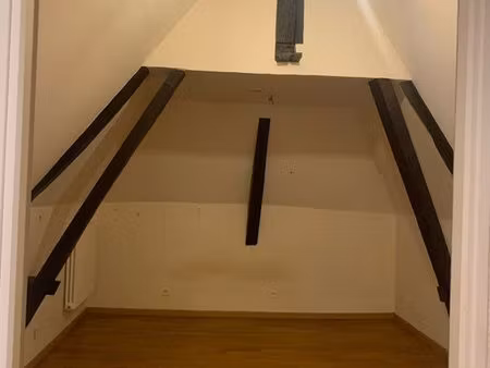 immeuble avec appartement et salon de coiffure