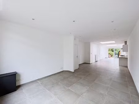 maison à louer avec jardin et 3 chambres , estaimpuis (vbe42163)