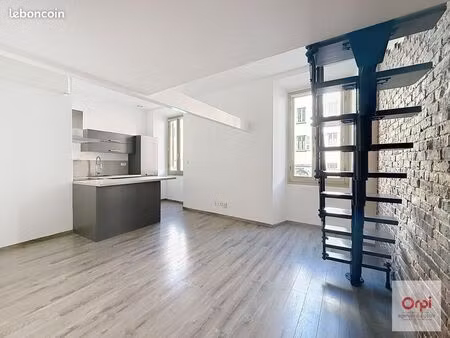 studio 2 pièces 27 m²