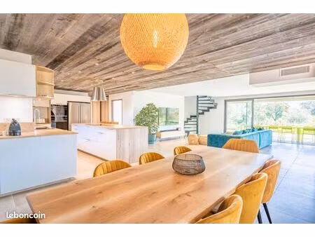 location année scolaire villa 280 m2