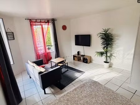 t2 cosy meublé à 300m de la gare rer d