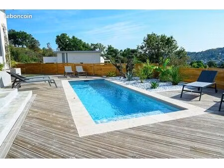 maison villa piscine pétanque disponible de septembre à juin