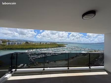 superbes t2 sur la marina de fort de france avec terrasse et vue sur la mer imprenable
