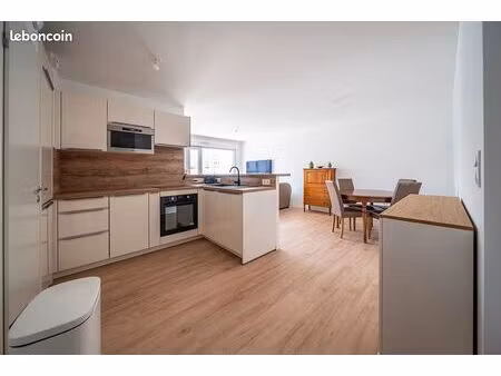 appartement 2 pièces 64 m²
