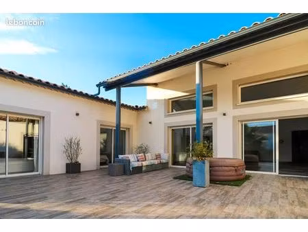 villa 6 pièces 210 m²