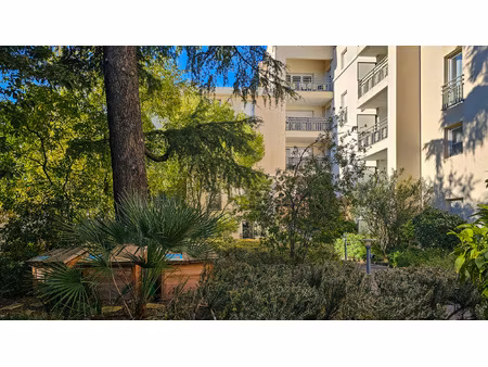 location nue - t2 avec terrasse, climatisation et grand gara