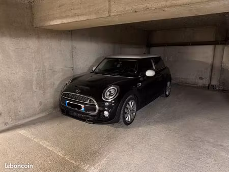 parking sécurisé en sous-sol côte pavée