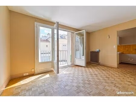 studio 1 pièce 28 m²