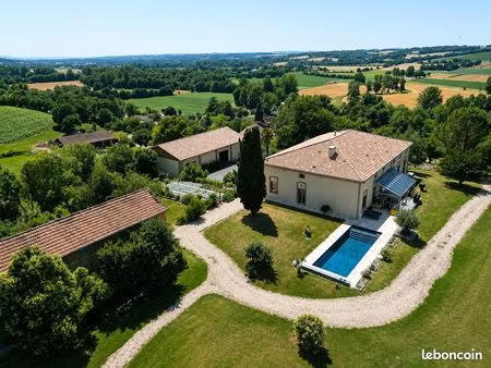 propriété 7 pièces 322 m²