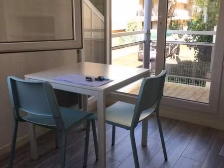 studio meublé 20 m² – terrasse, parking, fibre – prêt à emménager – proche faculté de phar