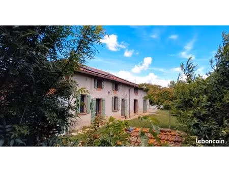 ferme traditionnelle rénovée sur 4,7 ha