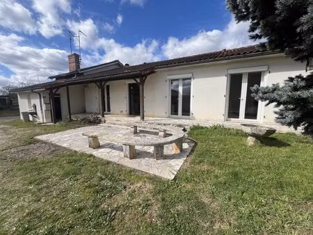 plain-pied avec dependance attenante a renover - garage - puits