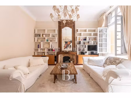 appartement de luxe à louer dans le quartier comtale-cente-cours mirabeau