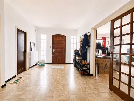 à louer maison t5 de 141 m2 avec grand garage, jardin et t