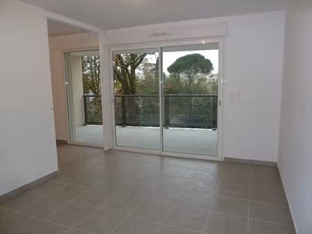 grand studio avec terrasse et garage
