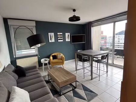 location t3 place jean jaurès lyon 7