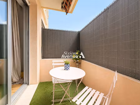 à vendre antibes : charmant 2 pièces avec jardin, terrasse, box et cave