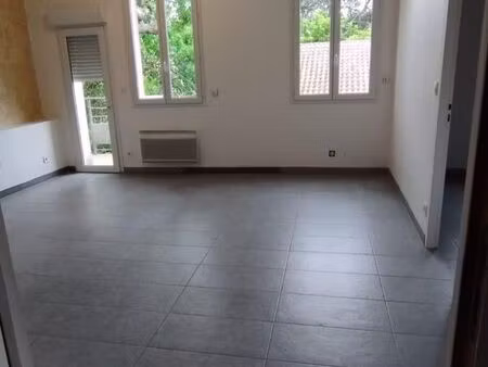 joli t2 refait a neuf prés jardin public