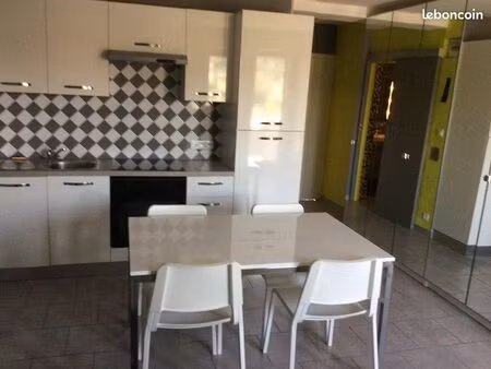 studio 1 pièce 28 m²