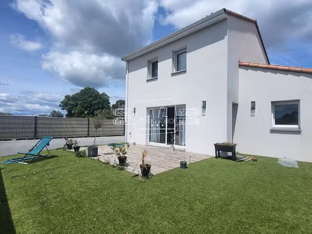 location maison 5 pièces 102 m² à mauves-sur-loire (44470)
