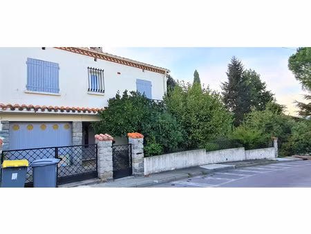 location maison 6 pièces 118m2 céret 66400 - 963 € - surface privée