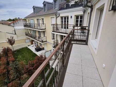 t4 dernier etage traversant terrasse balcon parking