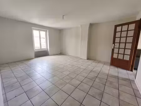 appartement 2 chambres au 2ème étage avec emplacement de par