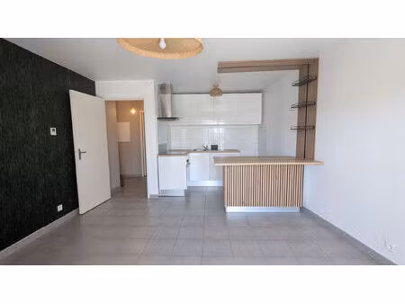 appartement sainte luce sur loire 2 pièce(s) 43.47 m2 - balcon - parking