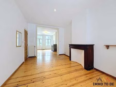 1 chambre 93 m² – quartier place van meenen