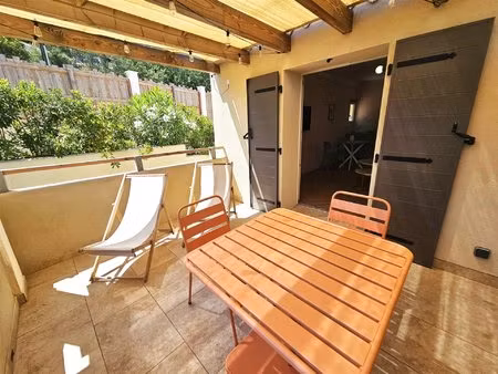 studio refait à neuf, grande terrasse, proche centre et plages des issambres