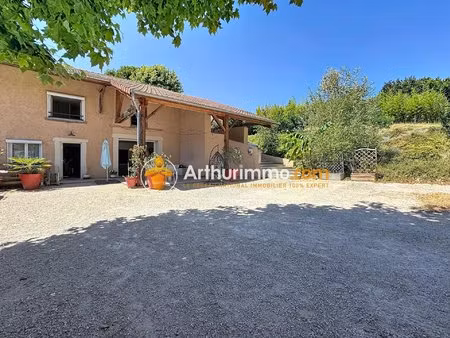 à louer – maison dauphinoise rénovée à montbernier