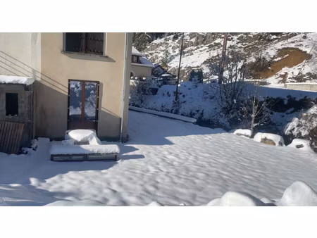 studio de 25.14 m² au sol / 18 m2 (carrez) avec terrasse.