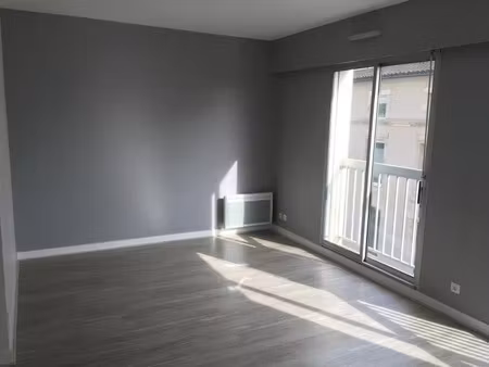 location appartement 1 pièce 33 m² à poitiers (86000)