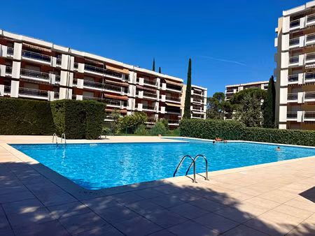 studio dans résidence avec piscine