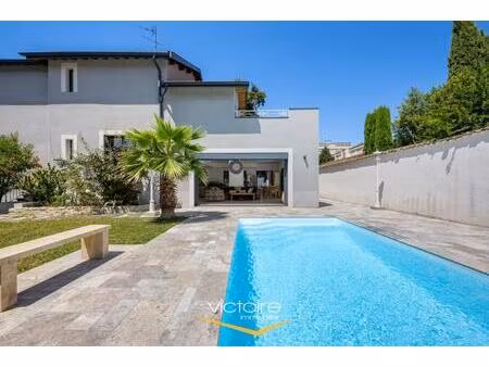 bron centre - rare - magnifique et grande maison t5 de 212m2 avec piscine et jardin dans s
