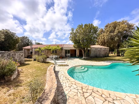 propriété à bonifacio : villa t4 avec piscine et dépendance