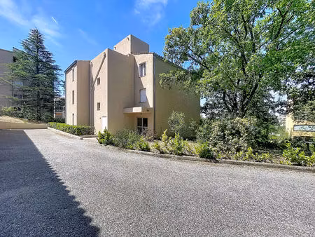 studio gréoux les bains 25,37m² habitables et balcon