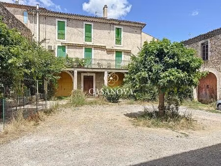 à vendre à hérépian : grande maison de ville 300 m² avec cour, 2 garages, terrasses et...