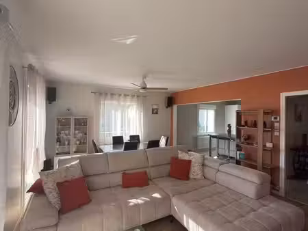 maison rénovée 111 m² – vie sur un seul niveau – quartier calme – économe en énergie