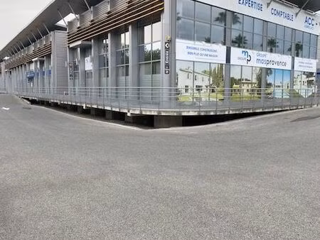 murs commerciaux d’angle 247m² - rn7 roquebrune - libre fin d'année prix : 950 000