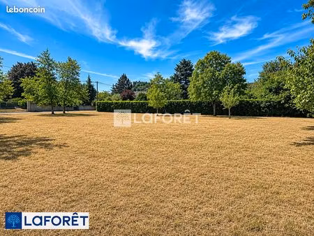 terrain 895 m² malain