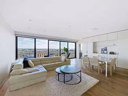 penthouse +- 130m² avec garage et terrasses offrant une magn