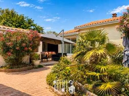 vente maison aux sables-d'olonne (85100) : à vendre / 125m² les sables-d'olonne