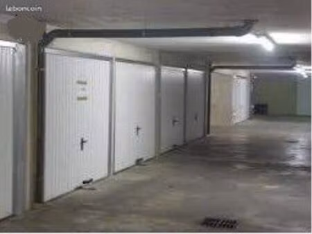 garage/parking voiture box automobile fermé 18m2