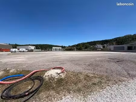 terrain professionnel viabilisé de 1 350 m² – idéal artisan, atelier ou activité commercia